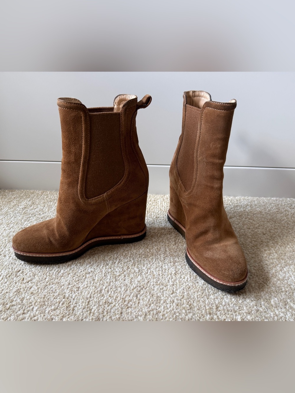 VERONICA BEARD AARI-2 Water-Repellent Wedge Chelsea Boots Suede Hazelwood Size 8 - Picture 4 of 15